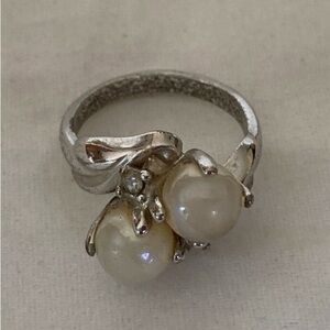 Vintage Silver Toned Ring w/ 2 pearls